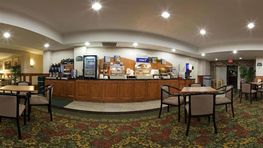 Holiday Inn Express Hotel & Suites Canton By Ihg Exterior foto